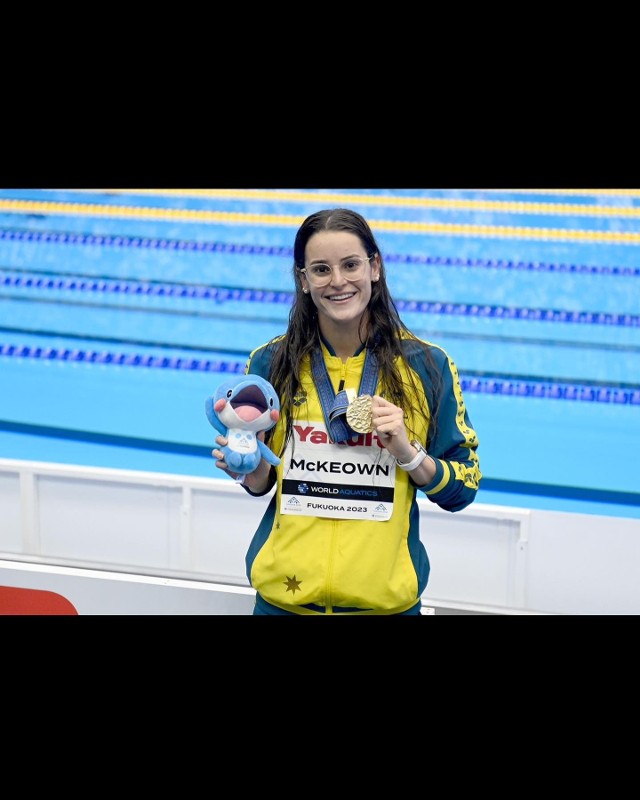 Australijska pływaczka Kaylee McKeown trzykrotną globu