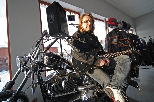 Robert Sakowicz - przedsiębiorca, motocyklista i gitarzysta.