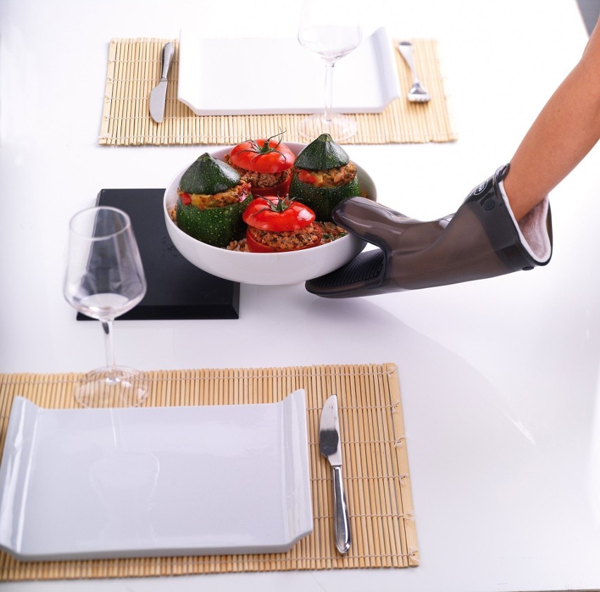 Silikonowa rękawica kuchenna pomoże w codziennych kuchennych...