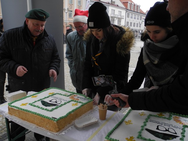 Harcerze Hufca ZHP Białystok zaprosili mieszkańc&oacute;w na urodzinowy tort