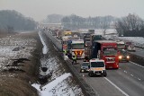 Wypadek na autostradzie A4 pod Wrocławiem. Tir wiozący okna sparaliżował ruch na cały dzień