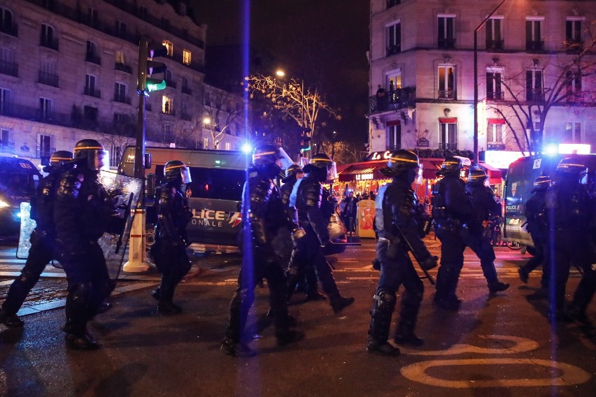 Paryż w ogniu. 76 osób aresztowano w trakcie protestów przeciwko reformie emerytalnej