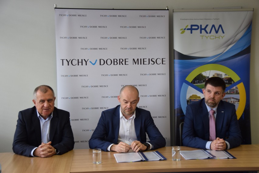 Umowę podpisali Miłosz Stec, prezes PKM Tychy i dyrektor...
