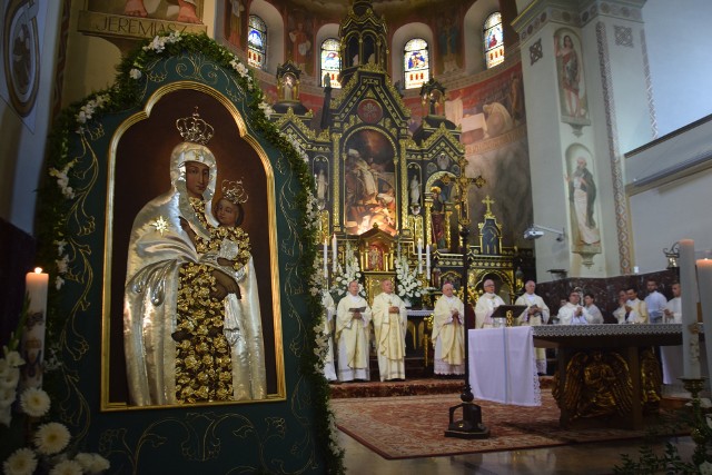 Koronacja Matki Bożej Mikołowskiej w bazylice św. Wojciecha w Mikołowie