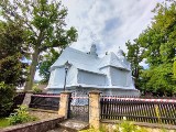 Zabytkowy kościół w Bierdzanach został zawinięty w folię. Trzeba pozbyć się korników! 