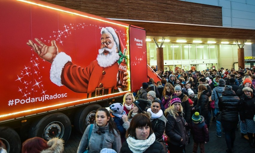 Mikołaj przyjechał do Bydgoszczy ciężarówką Coca-Coli