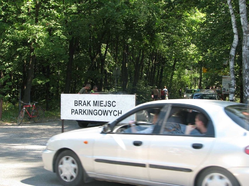 Cały Śląsk jedzie nad wodę, a parkingów brak