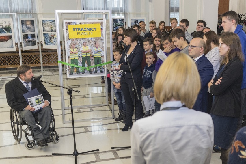 Zdjęcia z wysypiska w Balinie można zobaczyć w Sejmie