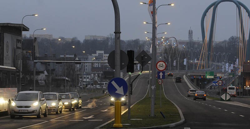 Trasa Uniwersytecka pierwszego dnia o świcie. Ruchu... brak [zdjęcia]