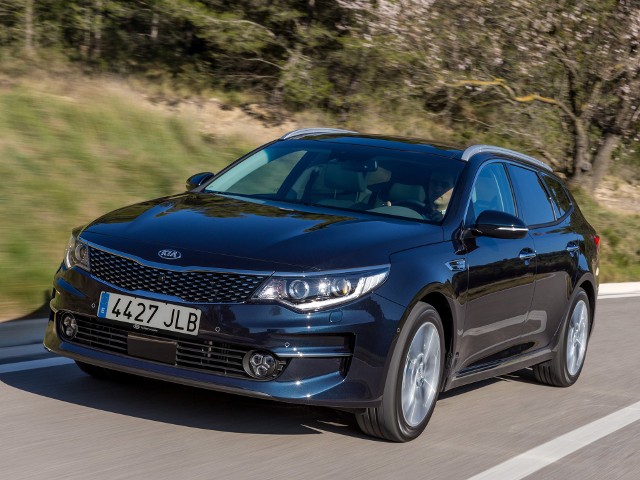 Kia Optima Sportswagon Ceny auta rozpoczynają się od 93 900 zł. Na tyle wyceniono samochód z 2-litrowym silnikiem benzynowym o mocy 163 KM, który współpracuje z manualną, 6-biegową skrzynią biegów.Fot. Kia