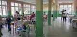 Uchodźcy z Ukrainy znaleźli swoje miejsce w Dąbrowie Górniczej w "Azylu". W byłym gimnazjum opiekę i wsparcie otrzyma ok. 200 osób