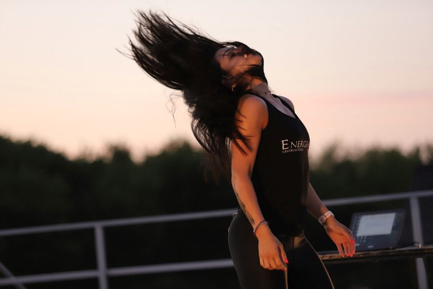 Fitness na plaży w Ostrołęce. Zobaczcie zdjęcia. Będą kolejne takie zajęcia. 7.08.2020