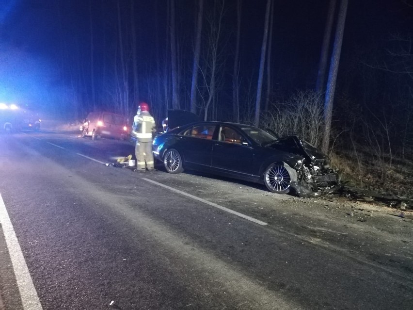 Wypadek na DW nr 114 w Trzeszczynie pod Policami. Pięć osób trafiło do szpitala - 2.03.2021