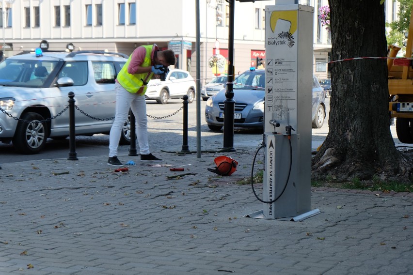 Wypadek na Rynku Kościuszki w Białymstoku. Mężczyźni spadli...