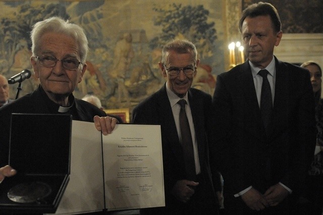 Ksiądz Adam Boniecki jest kolejnym laureatem im. Erazma Jerzmanowskiego