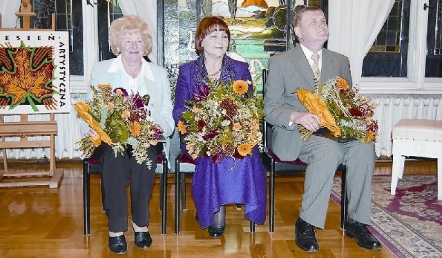 Tegoroczni laureaci nagrody Odrzan: Elżbieta Marszałek, Krystyna Bakałarz oraz ks. Jerzy Frąckowiak. W imieniu księdza statuetkę odebrał jego brat.