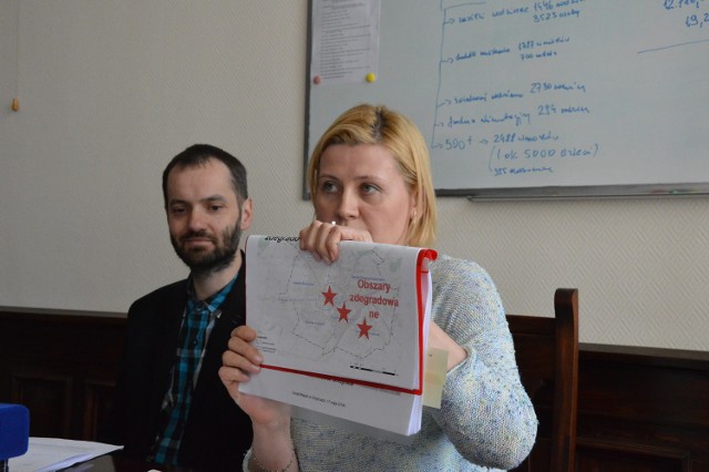 Joanna Gappa i Michał Karpiak z wydziału programów rozwojowych czuwają nad przebiegiem projektu
