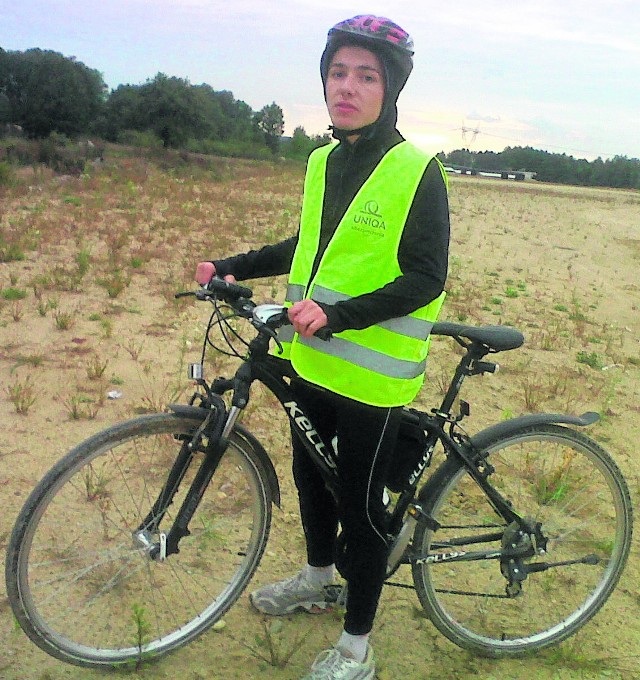 Nastolatek z Lisiej Góry uwielbia się uczyć, ale książki i nauka nie są całym jego światem. Jedna z pasji Borysa to rower.