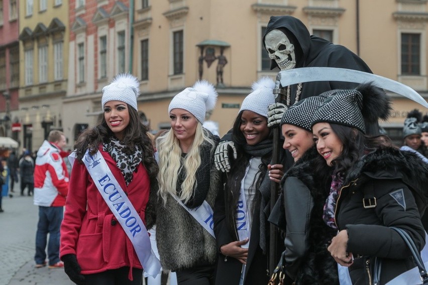 Piękne kandydatki na Miss Supranational zwiedzają Kraków