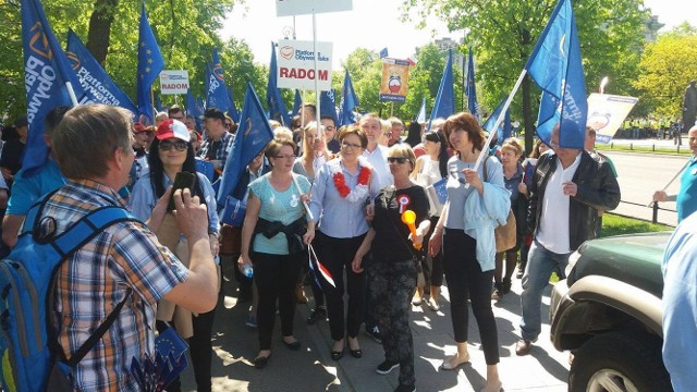 Marsz KOD i opozycji 7 maja 2016 roku w Warszawie z udziałem mieszkańców Radomia i regionu.
