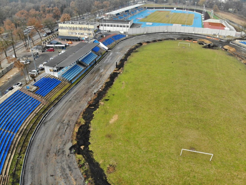 Zobacz jak wygląda remont stadionu żużlowego przy Alejach Zygmuntowskich (WIDEO, ZDJĘCIA)