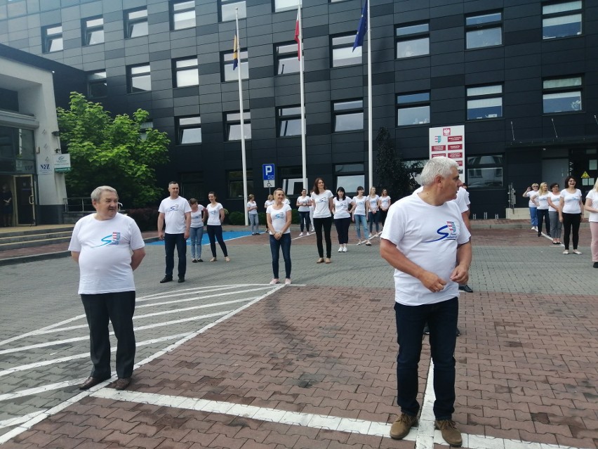 #GaszynChallenge trwa. Przed Starostwem Powiatowym w Sandomierzu ponad 80 osób "pompowało" dla małej Zosi [WIDEO, ZDJĘCIA]
