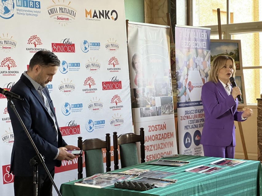 Akcja "Senior w ruchu" w Kielcach. Do ogólnopolskiej akcji i aktywności fizycznej zachęcała minister Anna Krupka