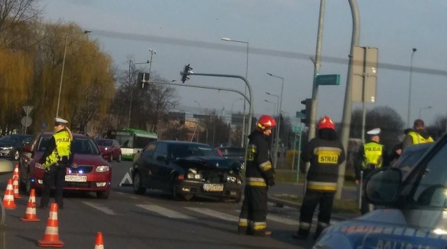 W niedzielę, przed godz. 17, podlascy strażacy otrzymali zgłoszenie o wypadku na skrzyżowaniu Jana Pawła II z ul. Wierzbową