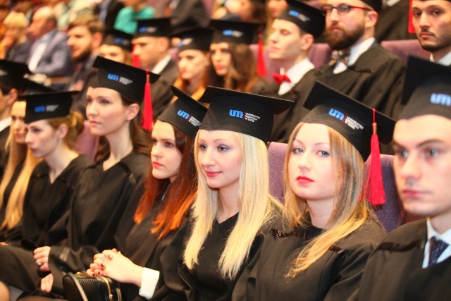 Jedna z ostatnich uroczystości wręczenia dyplomów absolwentom kierunku lekarskiego i lekarsko-dentystycznego na Uniwersytecie Medycznym w Łodzi