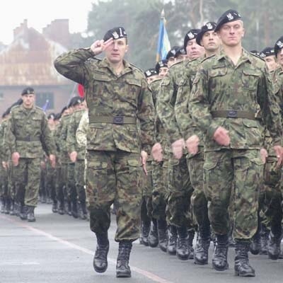 Jak na każdym święcie dywizji nie zabraknie defilady. Tak żołnierze maszerowali przed rokiem w Świętoszowie. Tym razem przejdą ulicami Żagania.