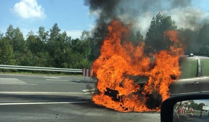 Pożar samochód na DK 86 w Murckach, 1 sierpnia 2018