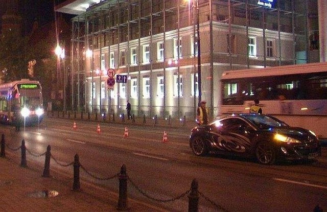 Około godziny 21:40 kobieta została potrącona przez samochód na ulicy Jagiellońskiej w Bydgoszczy.