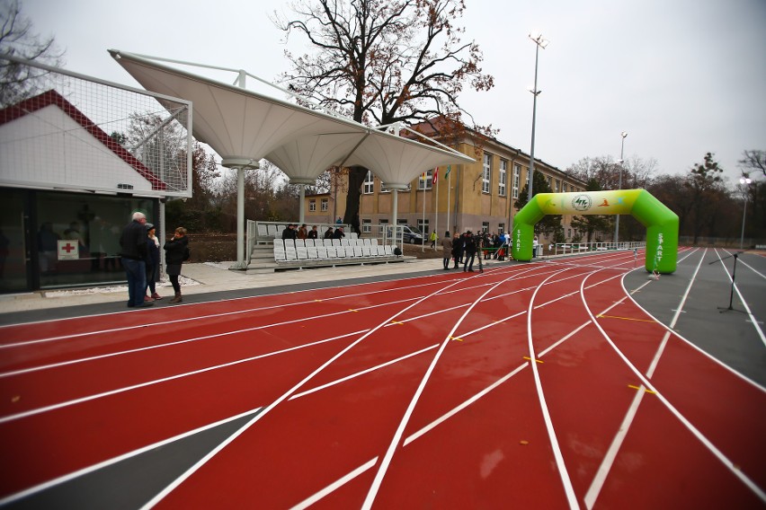 Odnowiony stadion lekkoatletyczny AWF Wrocław przy ul....