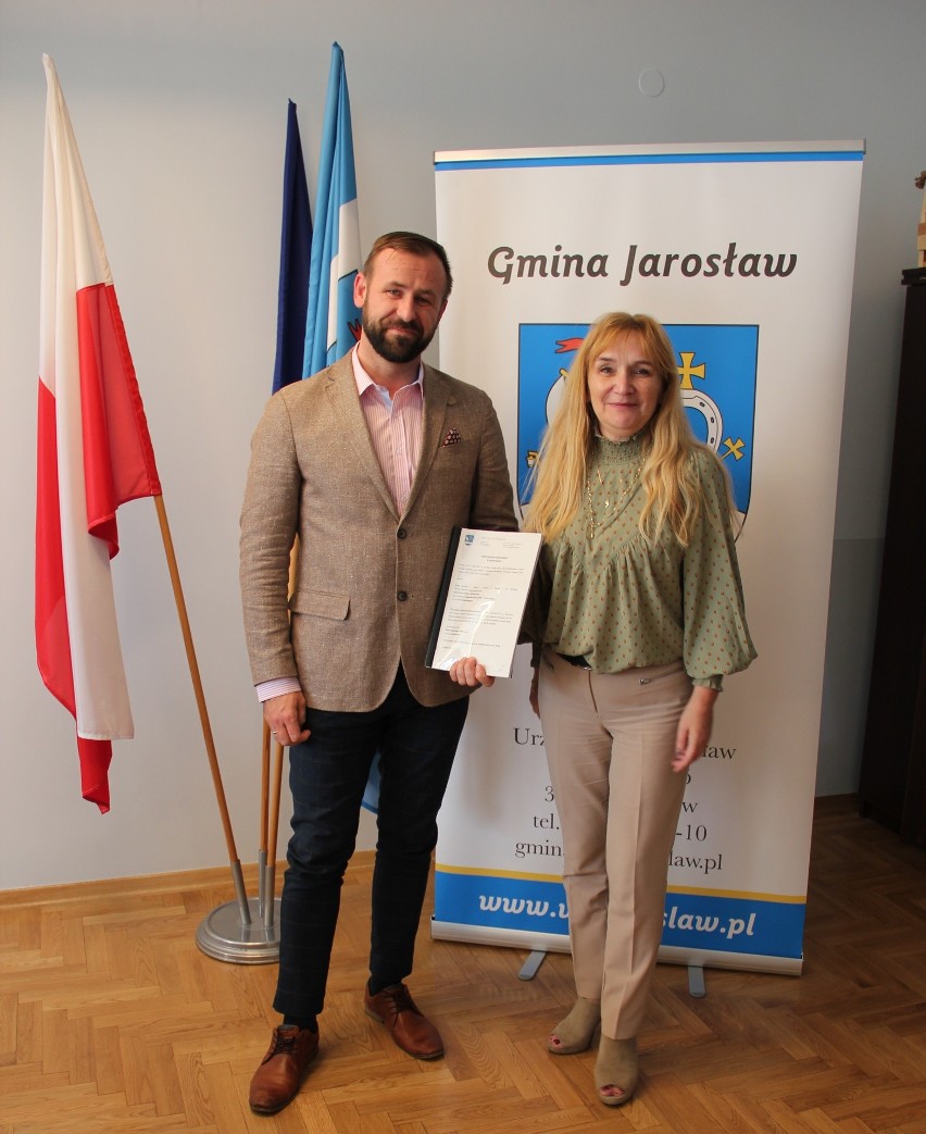 Umowa dzierżawy została podpisana przez wójt gminy Jarosław,...