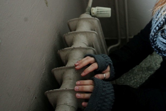 Mieszkańcy osiedla Sady Antoniukowskie twierdzą, że ich grzejniki są zimne