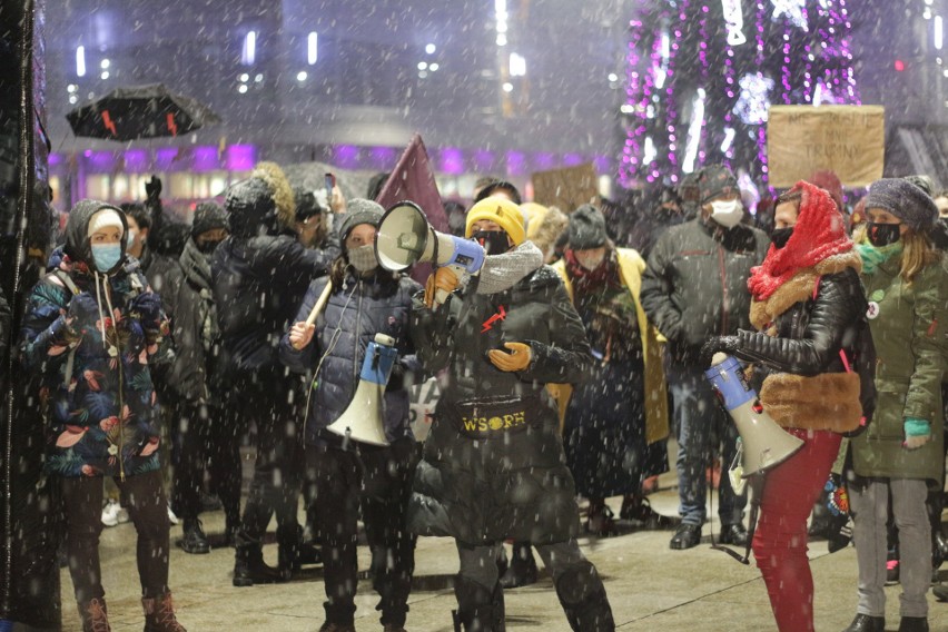 Protesty przeciw zaostrzeniu prawa aborcyjnego ponownie na...