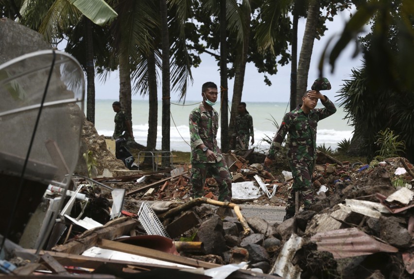 429 zabitych, blisko 1500 rannych. Tragiczne skutki tsunami w Indonezji