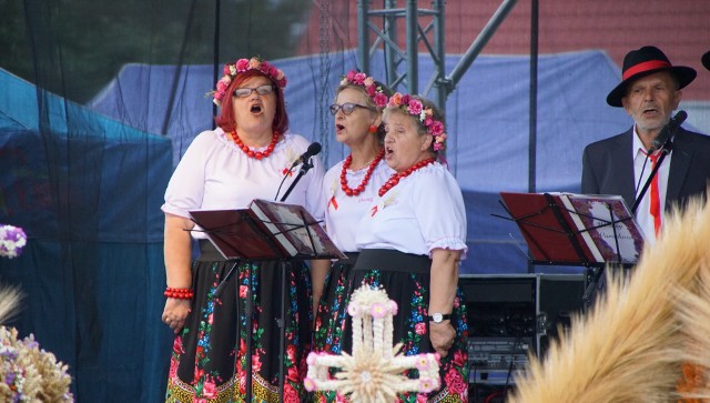 W Starym Krakowie (gmina Sławno) - miejscowości pełnej wspaniałych zabytkowych domów odbyły się Dożynki Gminy Sławno. Imprezę wzbogaciły liczne występy, m.in. zespołu ,,Wrzosy" z Warszkowa. Zobacz także Dożynki w Rogalinie (archiwum)