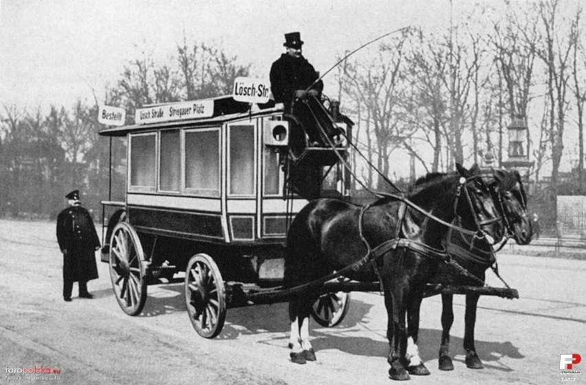 Lata 1870-1880, omnibus konny na jednej z wrocławskich ulic....