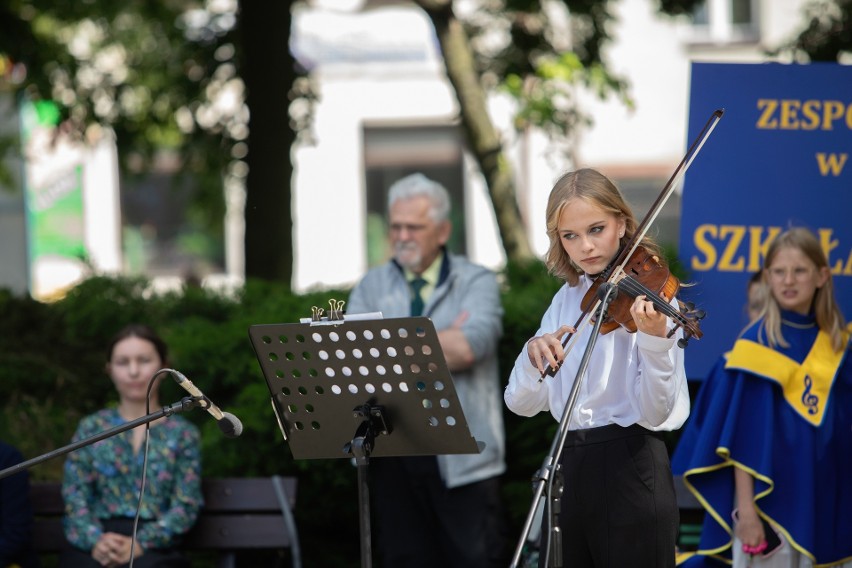 Uczniowie szkoły muzycznej w Pińczowie podczas koncertu w...