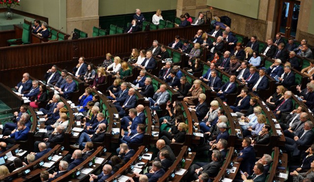 Sejm odrzucił w piątek większością 231 głosów wniosek Koalicji Obywatelskiej oraz Polski 2050 o odrzucenie w pierwszym czytaniu projektu budżetu na 2023 r.