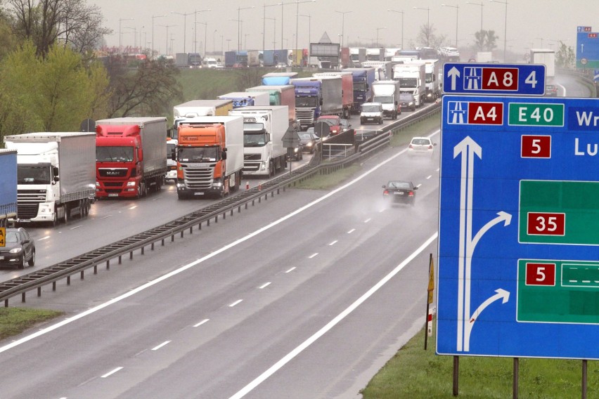 Wypadek na A4 pod Wrocławiem i duże korki