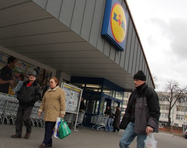 Przed sklepem Lidl w Lęborku od kwietnia będzie zatrzymywała się dwójka.