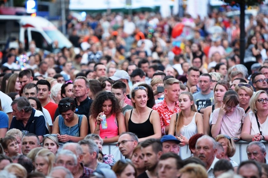 Dni Bielska-Białej 2019: Shaggy wystąpił na placu Ratuszowym. Co za koncert! Było też selfie ze sceny ZDJĘCIA