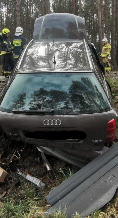 Wypadek na drodze Gleba-Kadzidło, 31.03.2023 auto wpadło do przydrożnego rowu