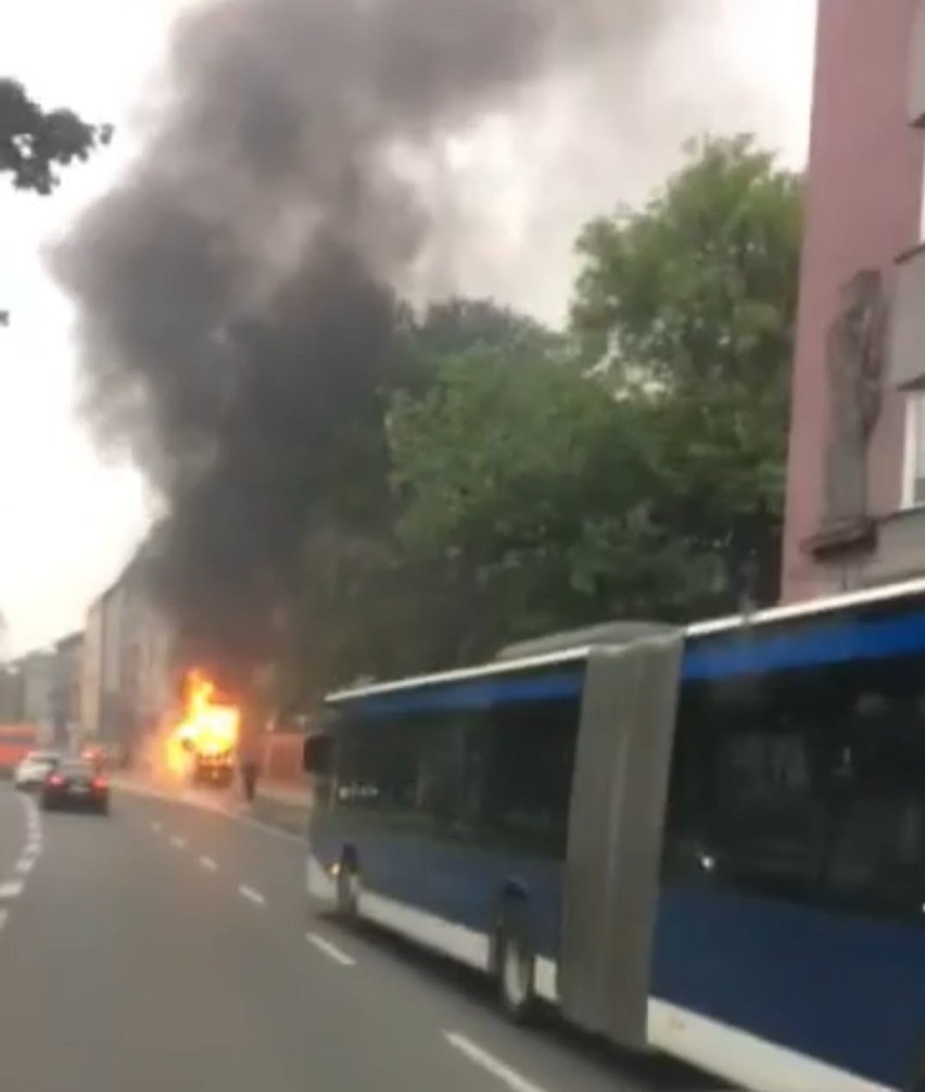 Pożar kursowego busa w centrum Krakowa