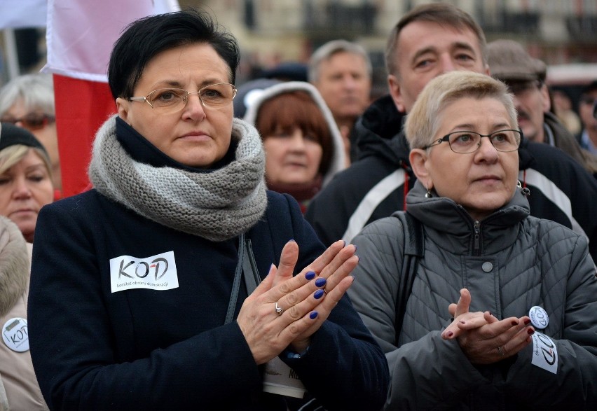 Komitet Obrony Demokracji manifestował w Lublinie. "Beata opublikuj!" [ZDJĘCIA, WIDEO]