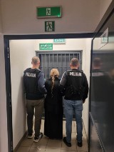 Kobieta skazana za handel ludźmi zatrzymana w Ostrowcu. Ściągnęła do Anglii inną Polkę i zrobiła z niej niewolnicę