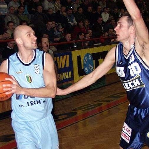 Grzegorz Ożóg (z piłką) grał w przeszłości w Stali Stalowa Wola, teraz wystąpi przeciwko naszym koszykarzom w barwach Sokoła Łańcut.