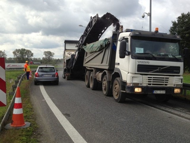 Do remontu dróg używana jest sfrezowana nawierzchnia z remontowanej autostrady.